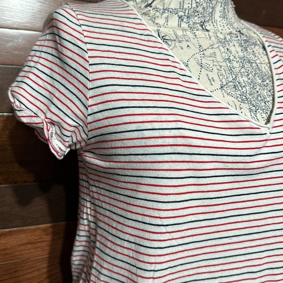 Aeropostale V Neck Short Sleeve Red and Black Striped Tee Shirt - Picture 2 of 9